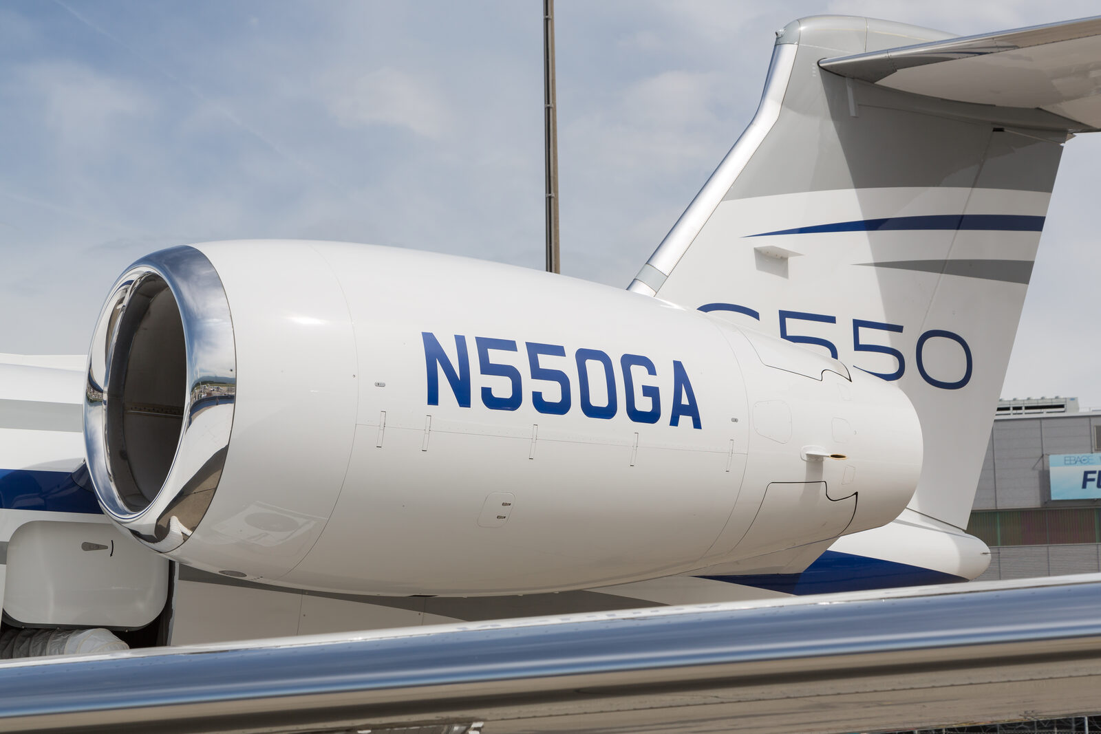 Gulfstream G550 exterior